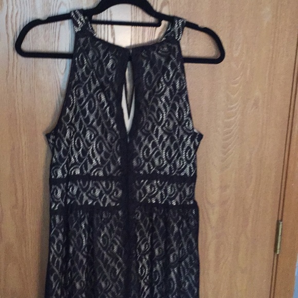 Stunning black lace dress - Picture 8 of 9